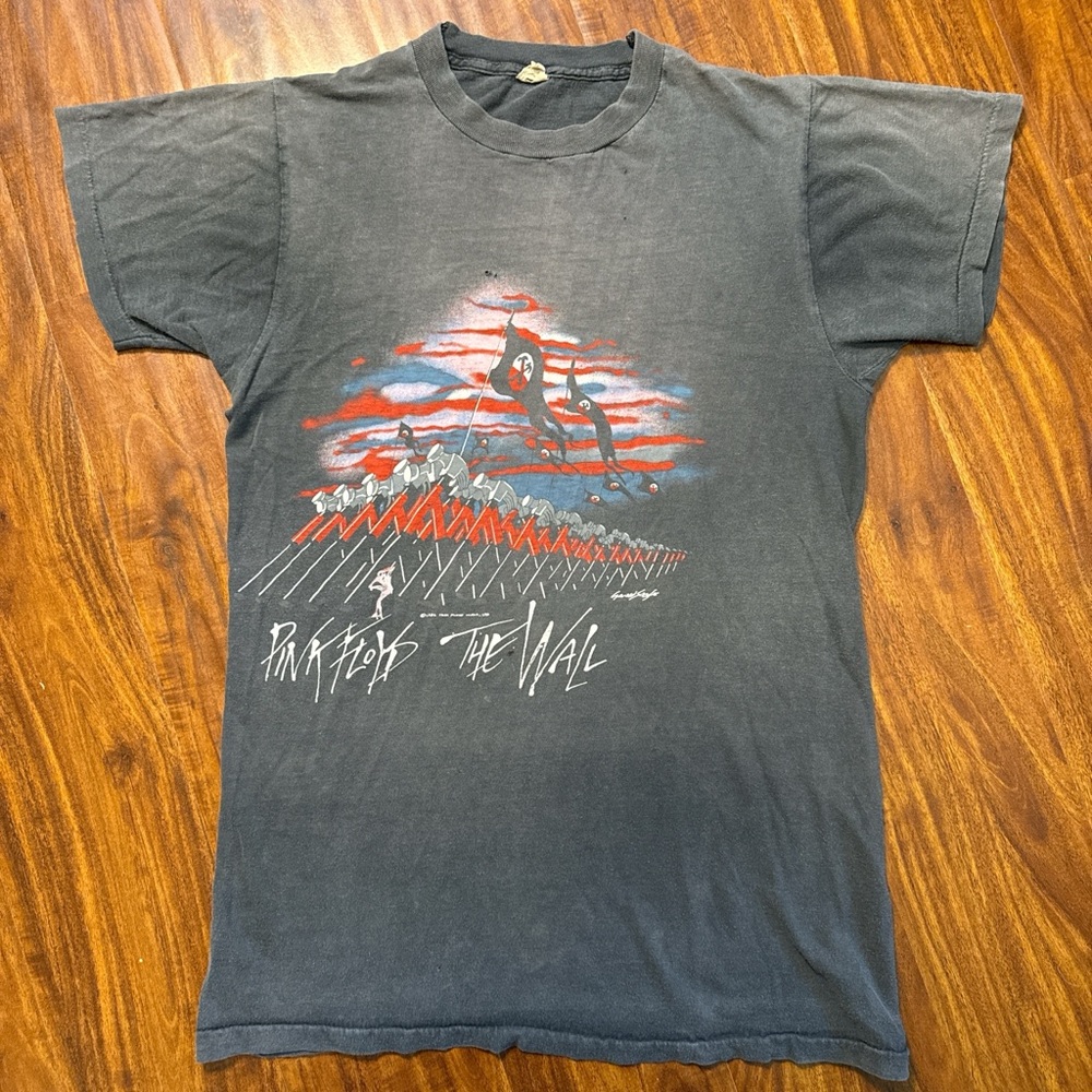 Pink Floyd The Wall Short Sleeve Tee - Black and Red